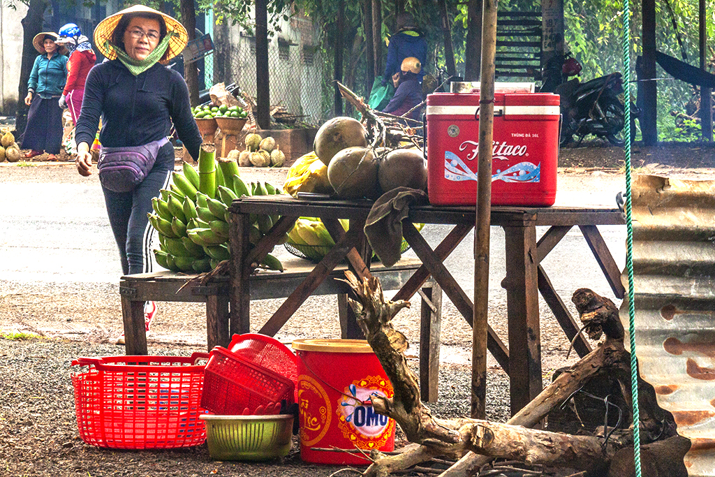 Seller of coffee, coconut milk and corn on the cob--Ea Kly 2