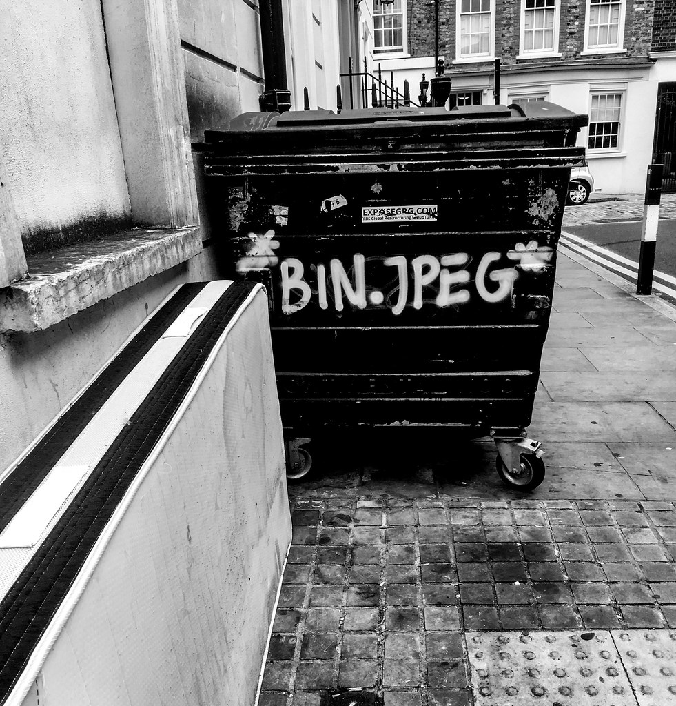 Bin.jpeg - shoreditch, where even the graffiti is geek