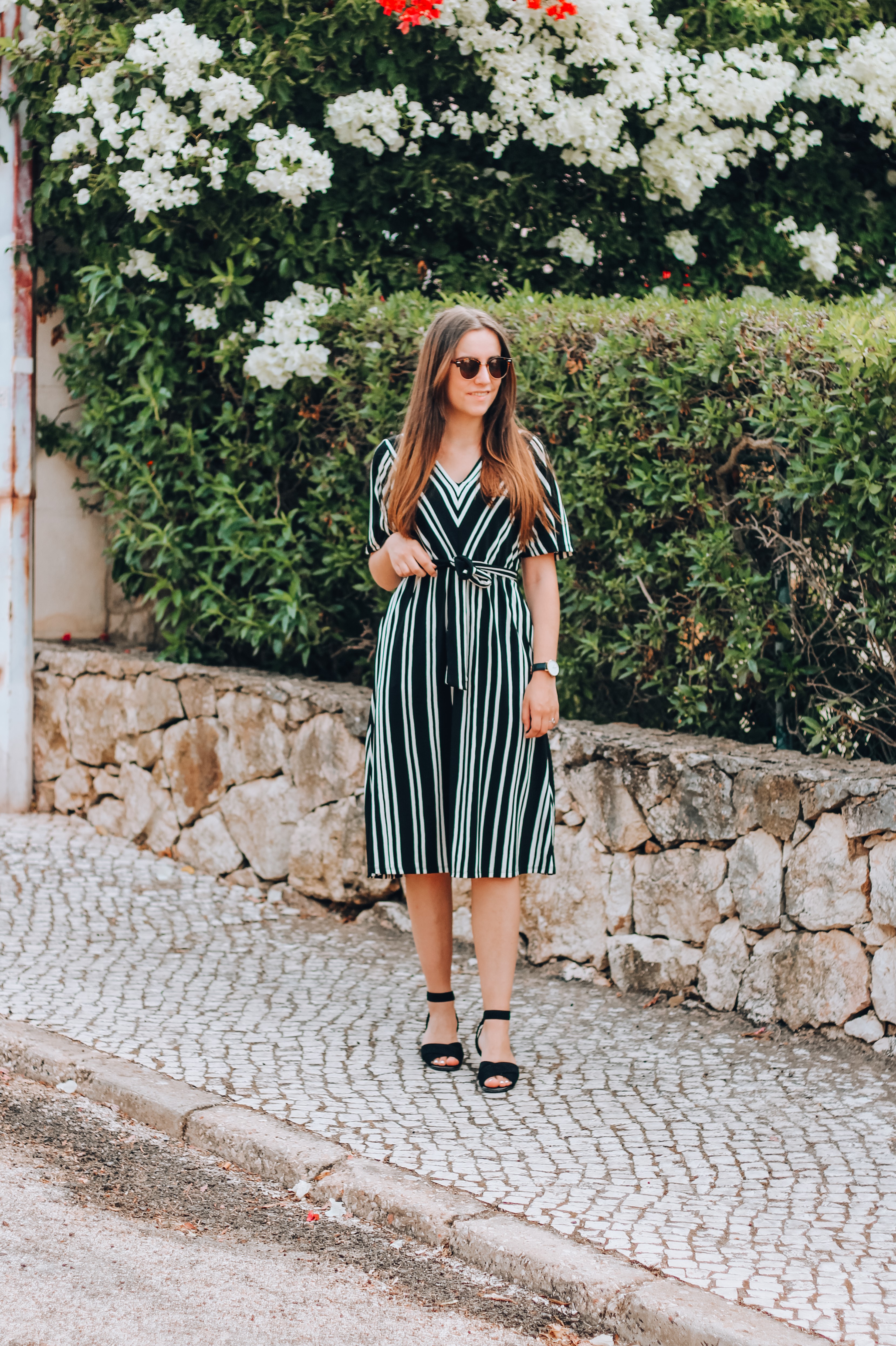 outfit_stripped_dress_hm_rockport_sandals