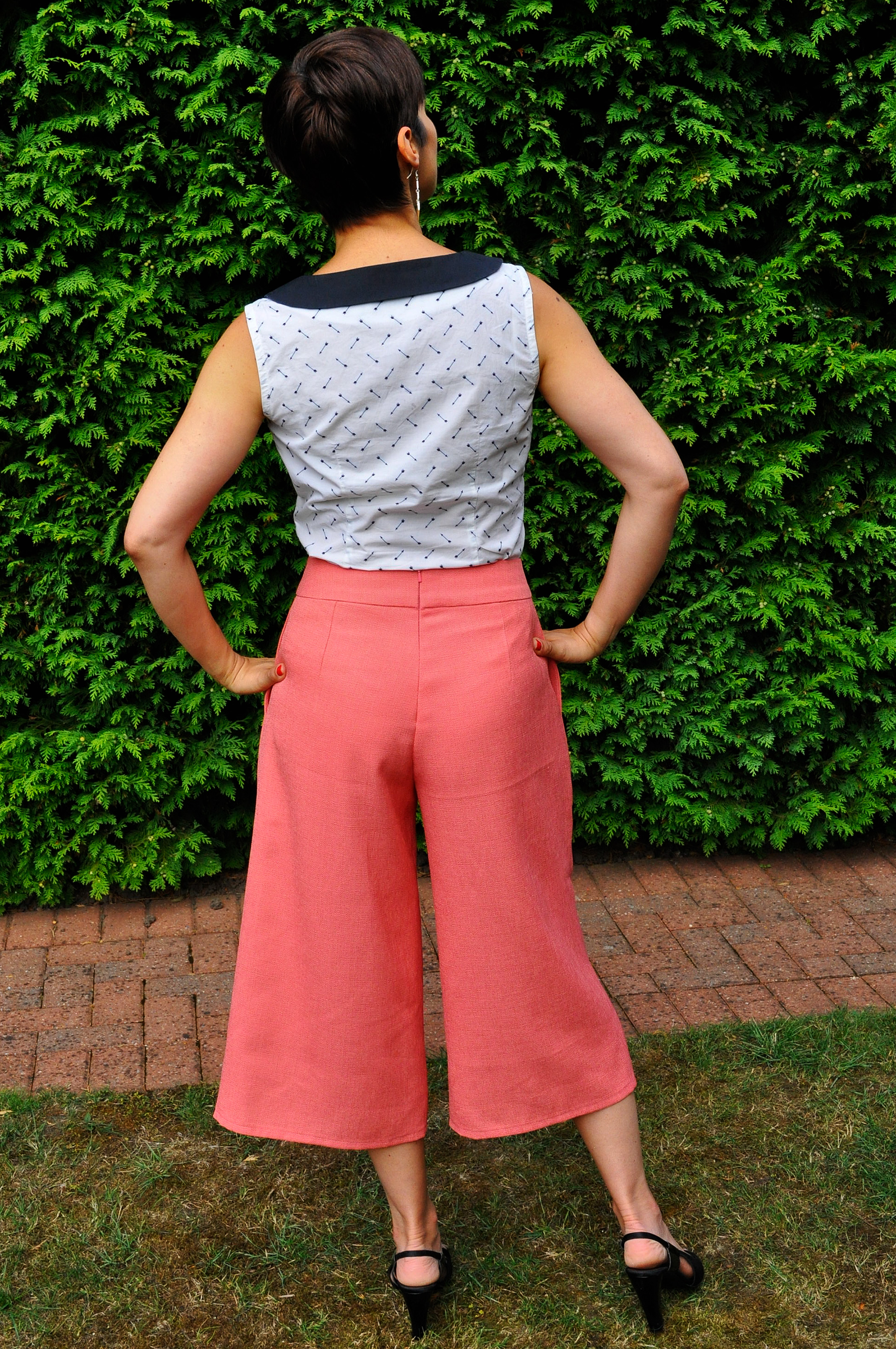 Simplicity 8092 trousers + Sewaholic Alma blouse