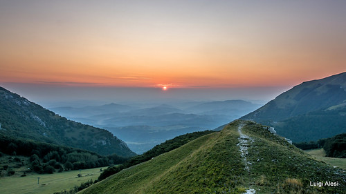 italia italy marche macerata pintura di bolognola paesaggio landscape scenery alba sunrise parco nazionale dei monti sibillini sole sun nikon d7100 raw