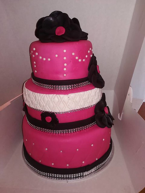Cake by Luemo Bakes