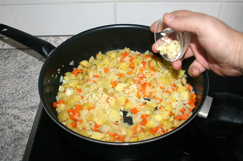 32 - Knoblauch addieren / Add garlic