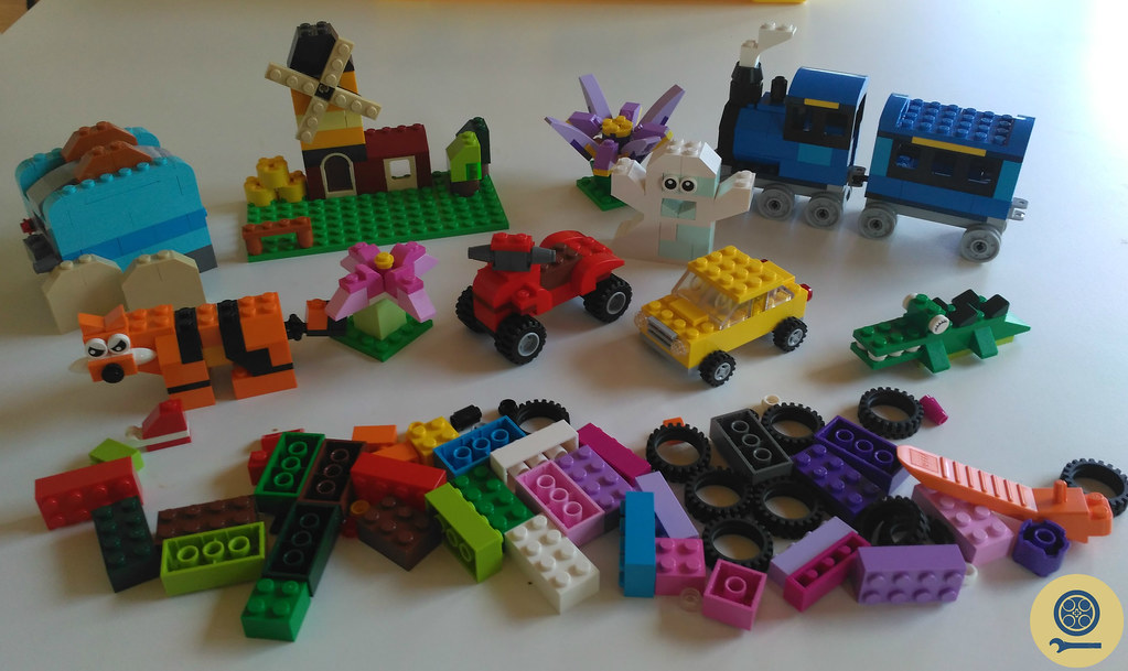 10696 LEGO Medium Creative Brick Box (4)