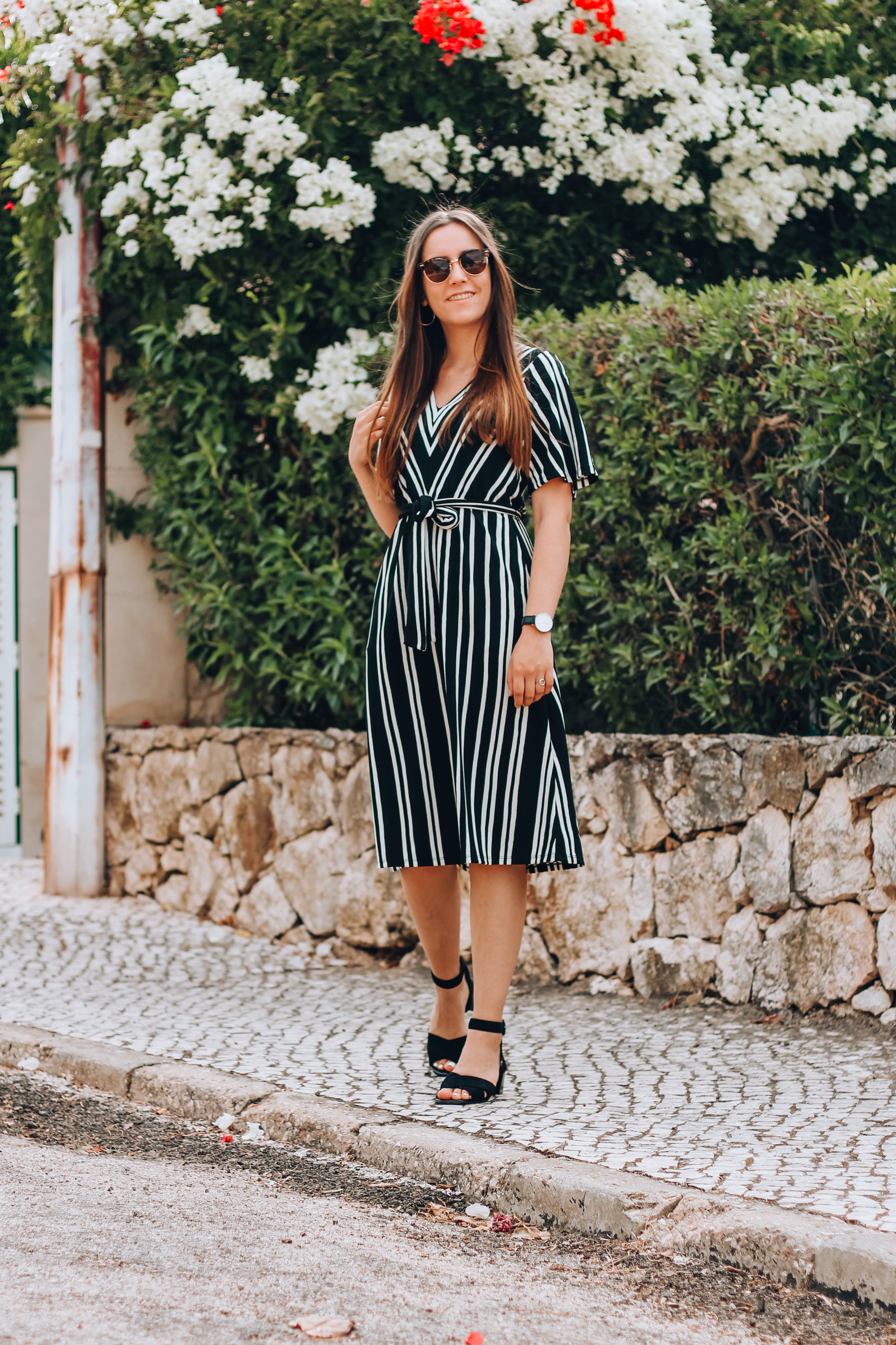 outfit_stripped_dress_hm_rockport_sandals