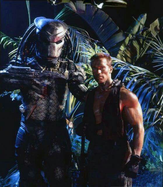 Predator - Promo Backstage 5 - Predator and Arnold Schwarzenegger