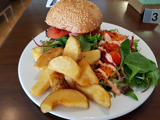 Side of Chips and Salad at The Green Edge