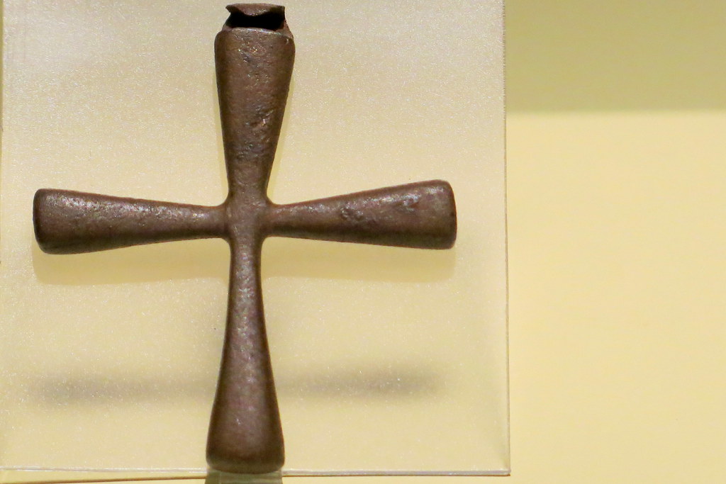 Cruz copta. Bronce, Época cristiana, Siglo VI, Cheikh-Daub (Nubia, Egipto)