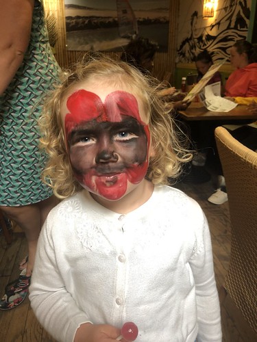 Face painter in the making