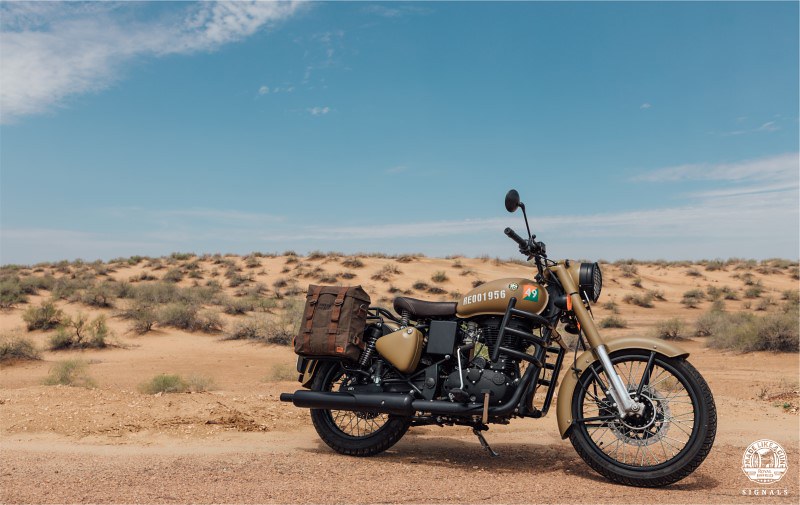 Royal Enfield Classic Signals 350 Airborne Blue and Stormrider Sand
