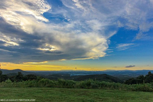nature naturephotography clouds sunset skullsgap smythcountyva virginia virginiaisforlovers mountains appalachianmountains travel sky eveningsky southwestva wideanglelens