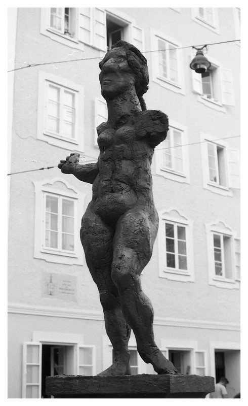 salzburg mozart statue