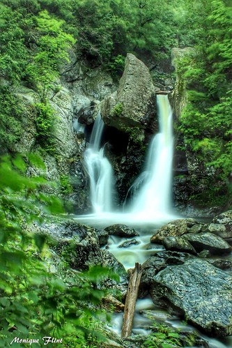 waterfall water river flowing rocks rocky trees green massachusetts landscape nature scenic beautiful