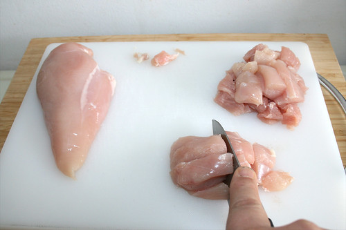 25 - Hähnchenbrust würfeln / Dice chicken breasts