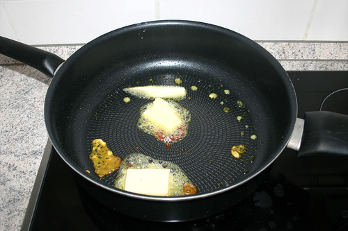 27 - Butter in Pfanne schmelzen / Melt butter in pan