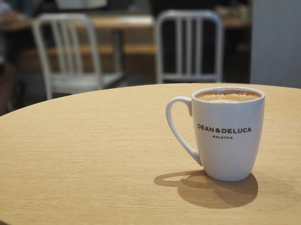 Cafe Latte rm$16 @ Dean & Deluca KL Pavilion Bukit Bintang