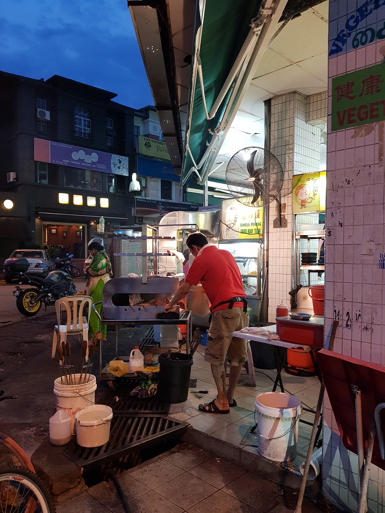 @ 烧鸡翅档 BBQ Chicken wing stall at 南京茶餐室 Kedai Kopi Nanking USJ Taipan