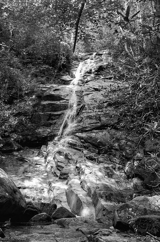 jones gap the south carolina outdoor hike hiking water river stream falls mountains blue ridge rocky bw black white photography monotone landscape