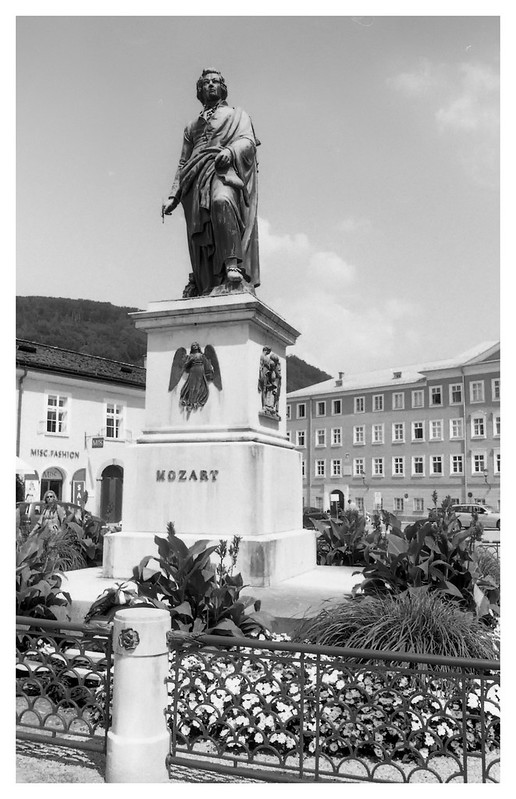 mozart statue