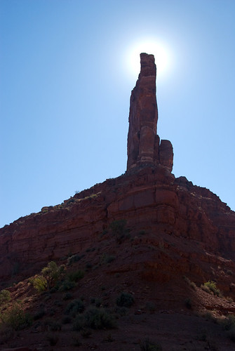 Pinnacle with the sun behind it, the 'Money Shot', at Valley of the Gods, Utah, USA