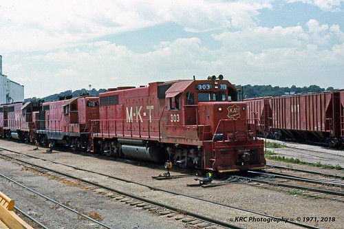 trains railroads mkt missourikansastexas katy locomotive emd gp38 gp40 kansascity kansas