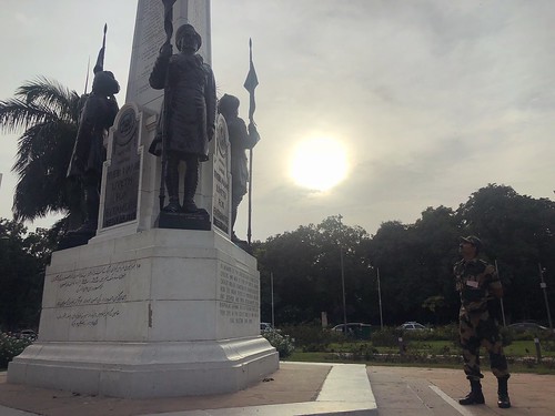City Monument - Three Unbreathing Soldiers, Teen Murti Traffic Circle