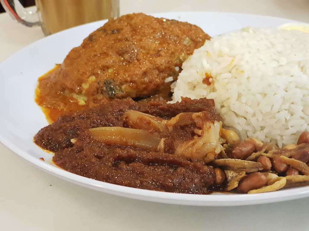 Nasi Lemak Ayam Rendang+Sotong rm$16 & Teh Tarik rm$5.50 @ Uncle Lim's USJ 1 myDin
