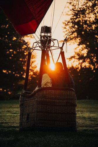 blue hotairballoon hotairballooning balloon basket morning sunrise sun dawn michigan kalamazoo flesher park