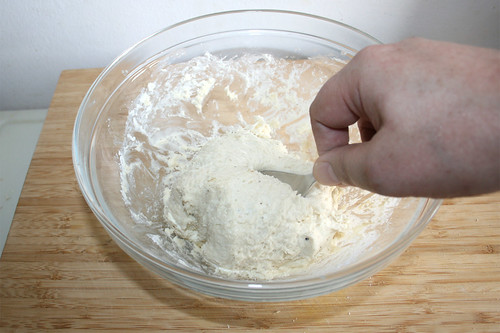 51 - Teig mit Esslöffel portionieren / Measure dough with tablespoon