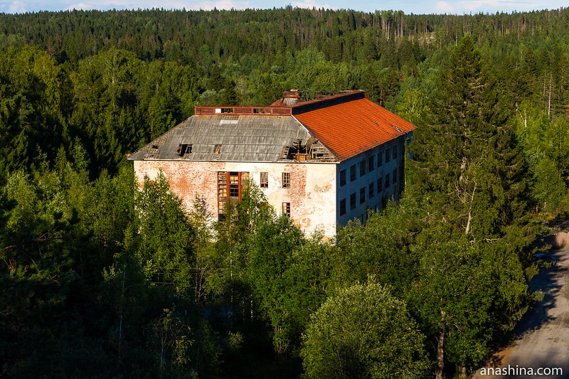 Здание бывшей финской казармы в Хуухканмяки