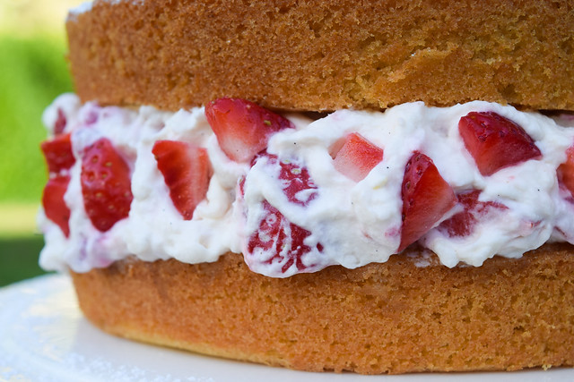 Eton Mess Filled Victoria Sponge Cake #cake #etonmess #victoriasandwich #victoriasponge #dessert #strawberries #meringue #summer