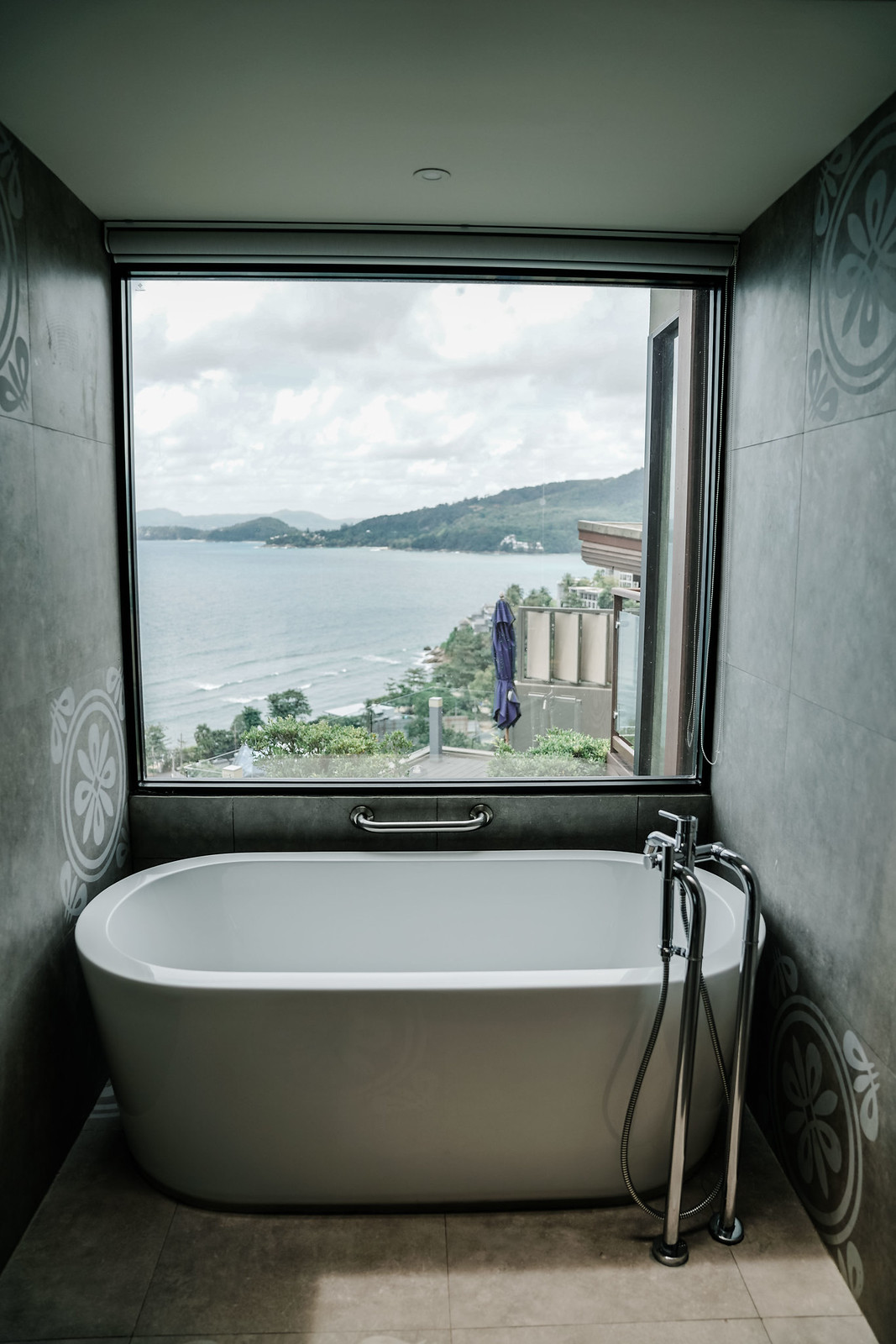 Hill Top Regency Suite bathroom review