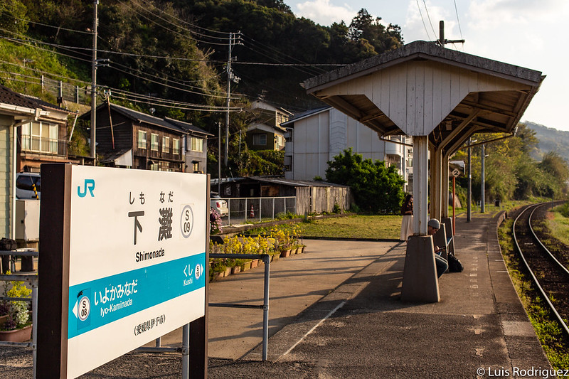 Estación de Shimonada antes del atardecer