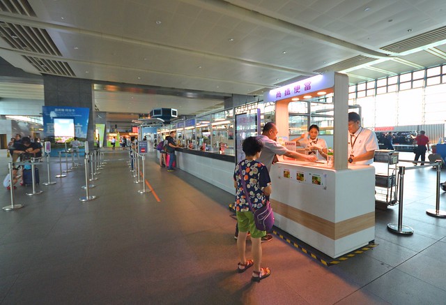 taiwan high speed rail food booth