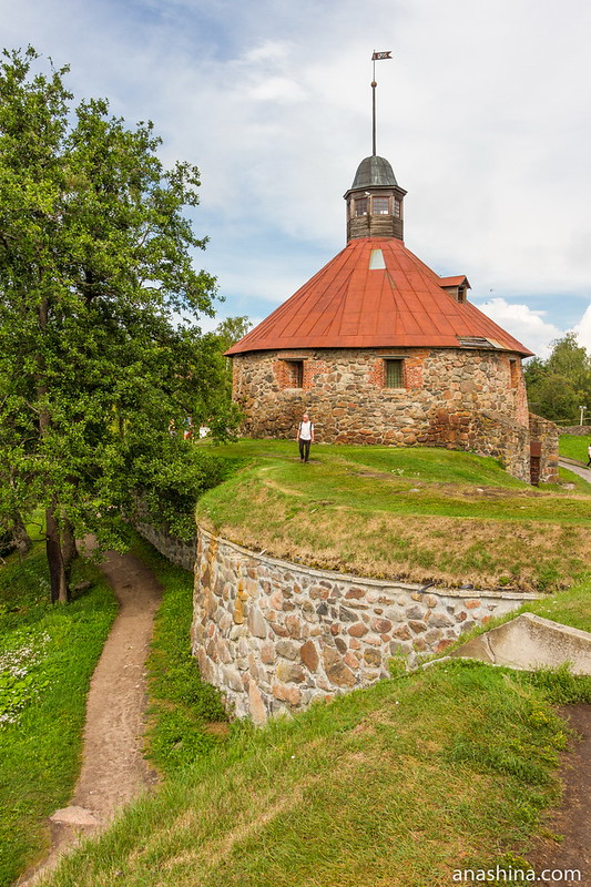 Круглая воротная башня, крепость Корела в Приозерске