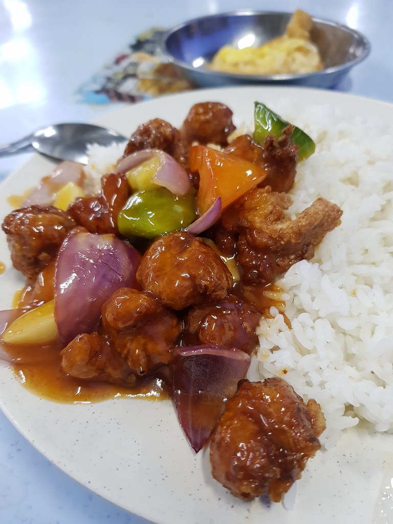 咕咾肉饭加蛋 Sweet & Sour pork plus egg rice rm$10 @ 春迎茶室 Restoran Choon Yien in Happy Mansion Section 17