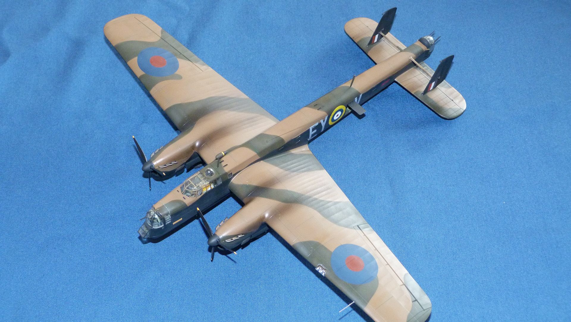 Armstrong Whitworth Whitley Mk V, Airfix 1/72 44513977871_8346e4ff27_o