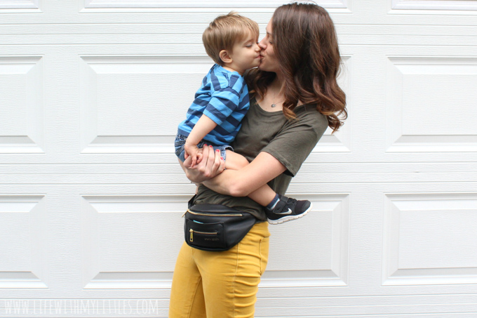 Have you seen the new Fawny Pack from Fawn Design? It's the best fanny pack on the market! Here's why you should get one, where to wear it, and how to rock it like a mother!