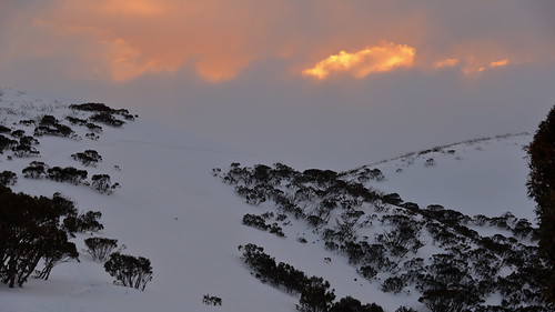 mountfeathertop alpinenationalpark victoria australia nationalpark winter snow mountlittlefeathertop dawn clouds dawnclouds bungalowspur bungalowspurtrack