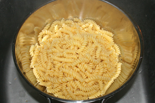 39 - Nudeln abtropfen lassen / Drain pasta