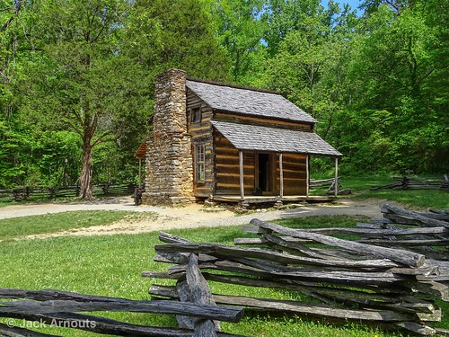 historic woods fence cade’scove cabin home old national park nationalpark
