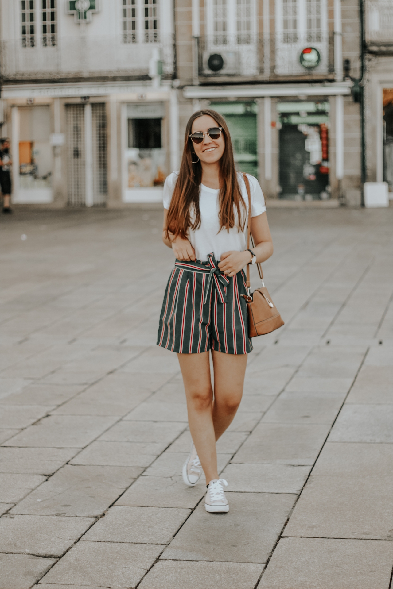 outfit_stripped_shorts_tiffosi_white_shirt_lefties_converse_allstar