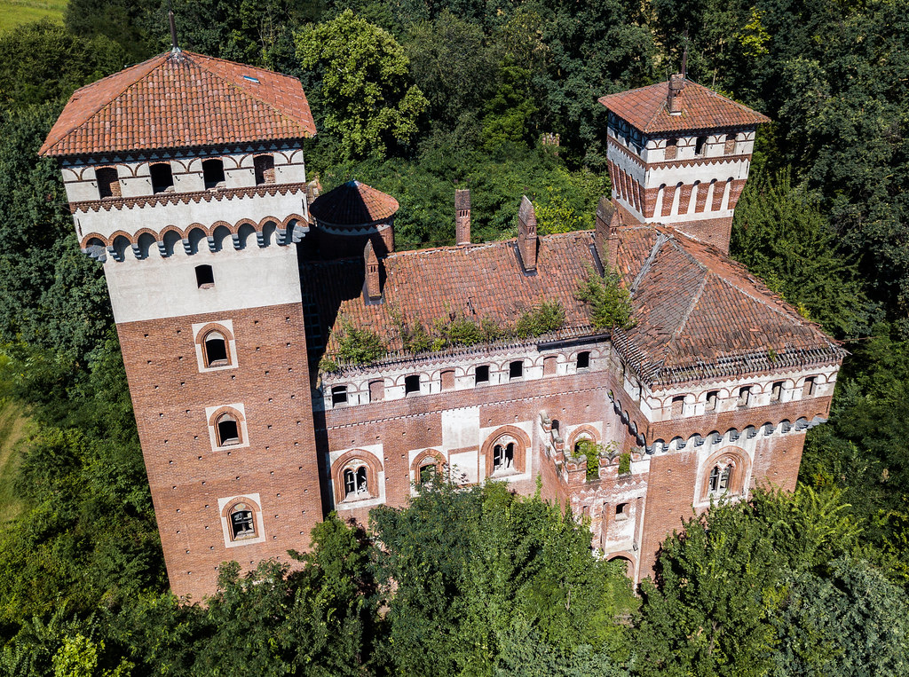 Castello Rosso - Abandoned Medieval Castle in Italy (July 2018)