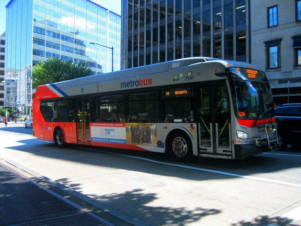 2011 New Flyer "Xcelsior" XDE40 7141 on the 33 (WMATA Metrobus) at I Street NW & 17 Street NW