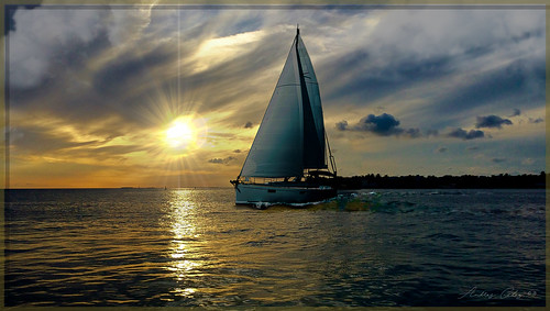 miamifl sunset seascape waterways waves colors clouds sea sailboat miamikeys keylargo tarponbasin navigating keys yachtride outdoors travelling