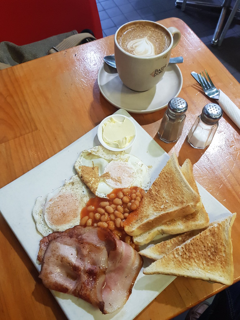 All-Day breakfast AUD$6 & Latte AUD$3.50 @ Piazza Doro at KIngs Cross, Sydney