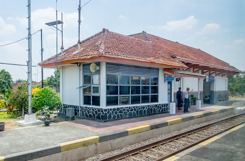 stasiun station dutch heritage railway indonesia train keretaapi rel architecture building westjava jawabarat indramayu kadokangabus
