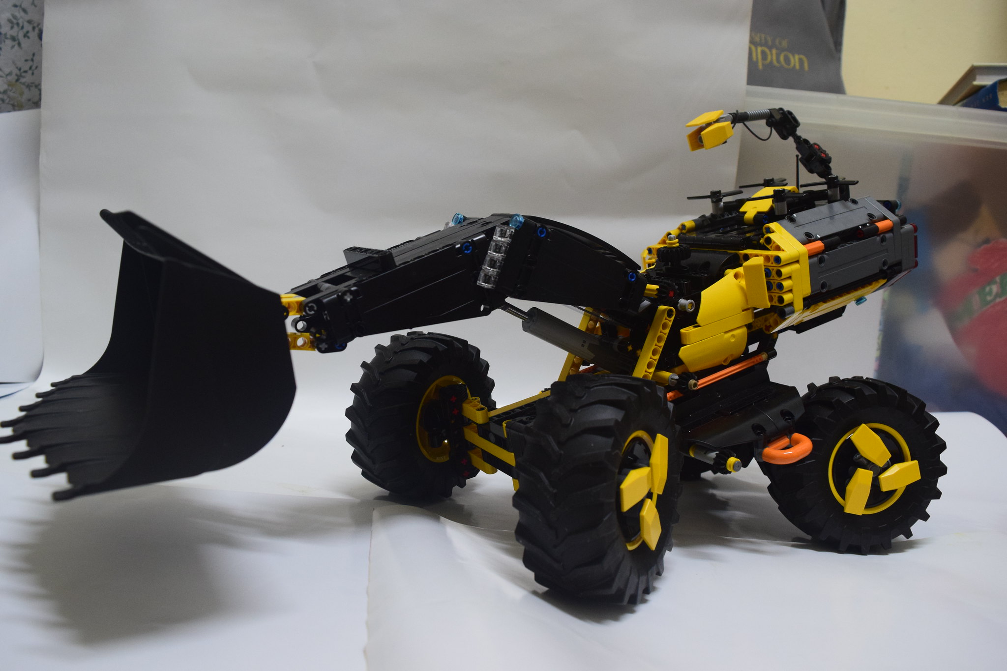 Review: 42081 LEGO Technic Volvo Concept Wheel Loader ZEUX – Robotics