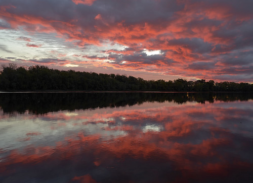 sunrise clouds goldenhour river connecticutriver landscapephotography landscape reflection reflectionphotography morning dawn