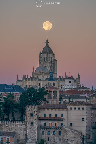 amanecer segovia catedral de luna moon cathedral fuji fujixt2 fujixc50230 sunrise españa spain cityscape